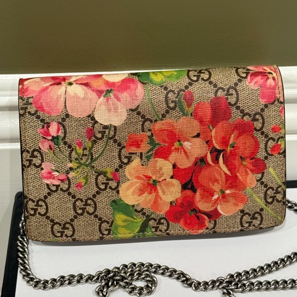 GUCCI Blooms Dionysus small crossbody with key Cles inside. In pristine cond. - Picture 2 of 6